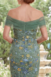 Vestido largo de madre de la novia bordado verde sirena sobre el hombro