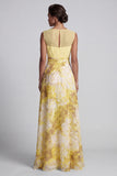 Vestido amarillo A con escote de bateau con estampado floral largo de madre de novia