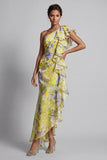 Vestido largo de sirena floral amarillo con estampado largo de madre de novia y volantes