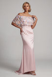 Vestido largo de sirena floral de la madre de la novia