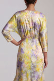 Vestido de madre de la novia con escote en V amarillo con volantes altos y bajos