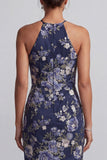 Vestido largo de sirena con cuello de cabeza y cuello floral azul marino con volantes