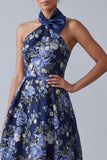 Vestido de madre de la novia A-Line azul marino floral con escote halter, Jacquard alto y bajo