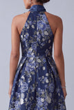 Vestido de madre de la novia A-Line azul marino floral con escote halter, Jacquard alto y bajo