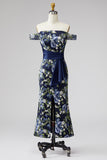 Vestido de madre de la novia sirena azul marino floral azul marino con hombros y abertura
