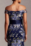 Vestido de madre de la novia sirena azul marino floral azul marino con hombros y abertura