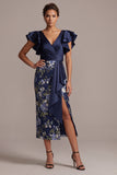 Vestido de madre de la novia con escote en V y escote en V con volantes y bodycon cuerno azul marino y abertura