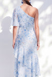 Vestido largo de madre de la novia azul sirena de gasa, floral de un hombro con volantes y abertura