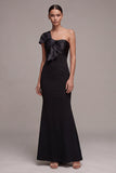 Vestido largo de corbata negra de un hombro sirena con lazo