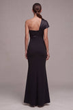 Vestido largo de corbata negra de un hombro sirena con lazo