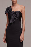 Vestido largo de corbata negra de un hombro sirena con lazo