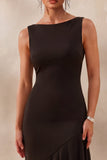 Vestido asimétrico de corbata negra sirena con cuello barco y volantes