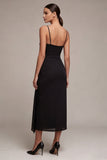 Vestido midi de corbata negra con tirantes finos y funda