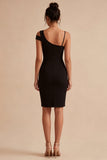 Vestido formal negro de un solo hombro corto con abertura