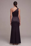 Vestido formal largo de sirena de un solo hombro negro con abertura