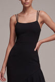 Vestido formal asimétrico sirena de tirantes finos negros con volantes