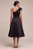 Vestido formal negro de línea A con lazo