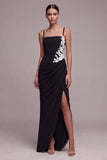 Vestido formal largo de sirena floral de cuello cuadrado negro con abertura