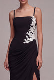 Vestido formal largo de sirena floral de cuello cuadrado negro con abertura