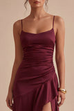 Vestido formal largo sirena con volantes burdeos y abertura