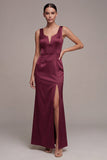 Vestido formal de satén sirena burdeos con abertura