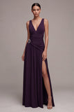 Vestido formal de escote en V con escote en V en línea ciruela, con pedrería