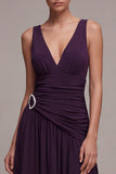 Vestido formal de escote en V con escote en V en línea ciruela, con pedrería