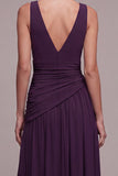 Vestido formal de escote en V con escote en V en línea ciruela, con pedrería
