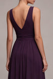 Vestido formal de escote en V con escote en V en línea ciruela, con pedrería