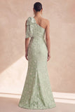 Vestido de dama de honor con flores de salvia de un solo hombro