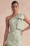 Vestido de dama de honor con flores de salvia de un solo hombro