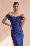 Vestido formal largo de satén sirena azul marino descubierto con flores 3D