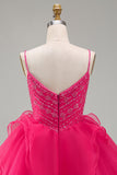 Vestido corto de bienvenida con volantes rosa A rosa brillante y con cuentas