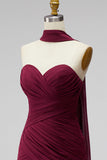 Vestido corto de bienvenida de chiffon bodycon tirantes sin burdeos con fajilla drapeada en el cuello