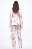 Trajes de dos piezas florales blancas rojas con pico de satén y solapa de doble cruzado floral