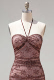 Vestido de bienvenida a casa con cuello alcolado color chocolate y hombro fruncido y abalorios