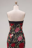 Vestido de bienvenida a casa negro bordado con rosa roja sin tirantes