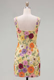 Vestido de Homecoming con cuello cuadrado amarillo bodycon flores y bordados