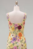 Vestido de Homecoming con cuello cuadrado amarillo bodycon flores y bordados