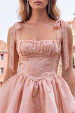 Vestido de bienvenida a casa con perlas lilas y cuento de hadas con capas en la espalda
