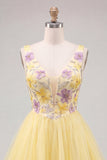 Vestido de bienvenida a casa amarillo de cuello en V con lentejuelas florales en línea A