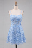 Vestido de bienvenida a casa azul claro floral de tirantes finos con apliques