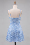 Vestido de bienvenida a casa azul claro floral de tirantes finos con apliques