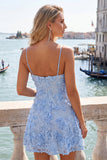 Vestido de bienvenida a casa azul claro floral de tirantes finos con apliques