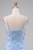 Vestido de bienvenida a casa azul claro floral de tirantes finos con apliques