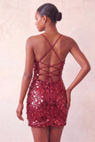 Vestido corto de bienvenida corto con cordones plateados brillantes y lentejuelas