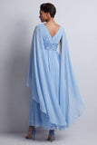 Vestido midi midi de Madre de la novia azul cielo de gasa en V con mangas tipo capa