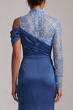 Vestido azul de sirena de cuello alto con franzas midi de madre de la novia con abertura