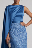 Vestido midi de sirena de cuello redondo azul con capa lateral