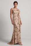 Vestido largo de madre de la novia con volantes sirena de sirena champán con cuello bateau